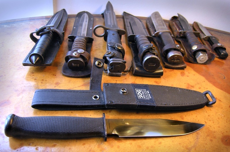 sog-recon-government-with-other-knives-bryanl