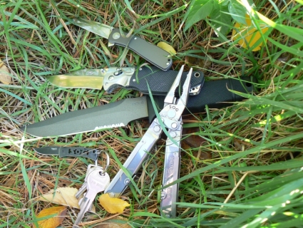 sog-seal-knife-2000-outdoors-twitchii-tomcat3-micron-powerlock-mrskillz_flickr