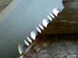 sog-seal-knife-2000-serrations-close-up-edge-mrskillz_flickr